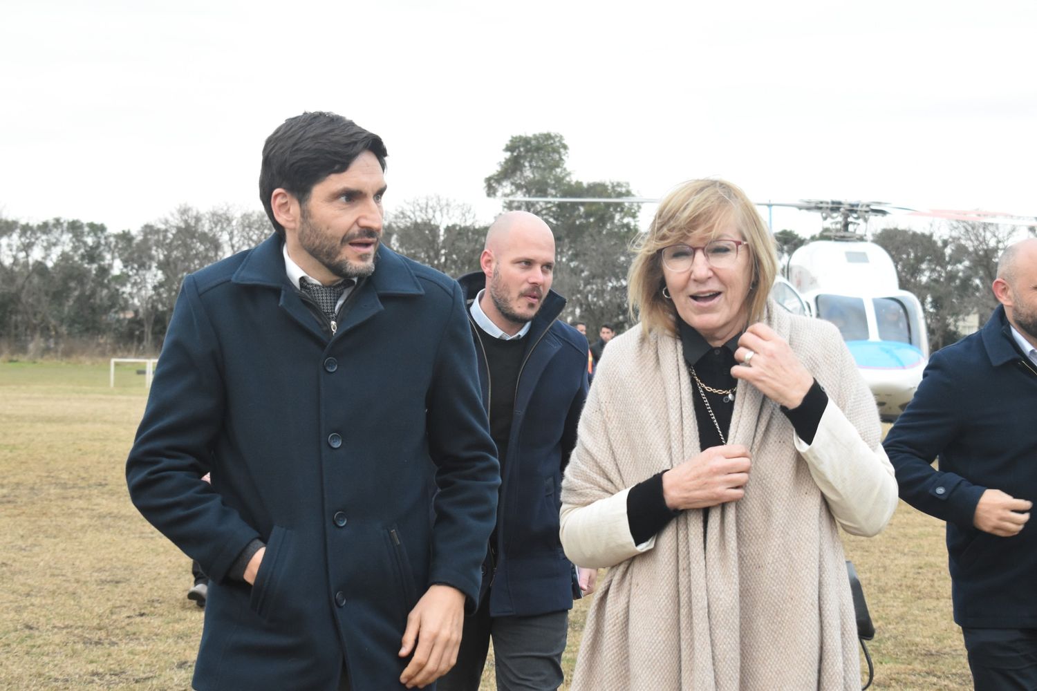 La presidente comunal Bosco junto al gobernador Pullaro en su llegada