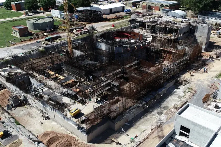 Milei frena la construcción de reactores nucleares y advierten nueva fuga de cerebros