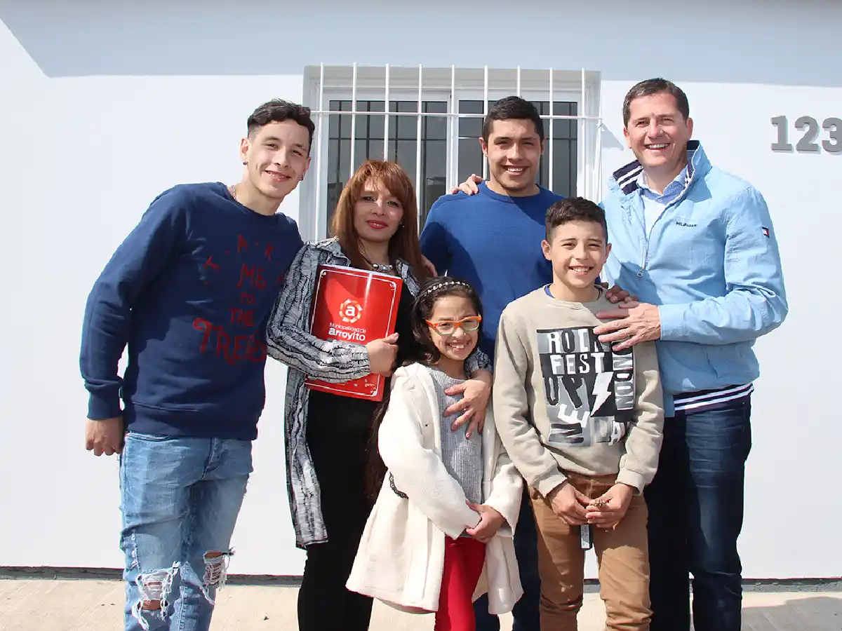 La suba del dólar no detiene la  entrega de viviendas en Arroyito    