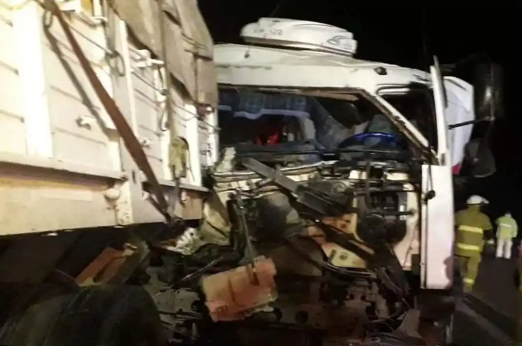 Arocena: la víctima fatal del choque de camiones en la autopista era un policía que hacía dedo