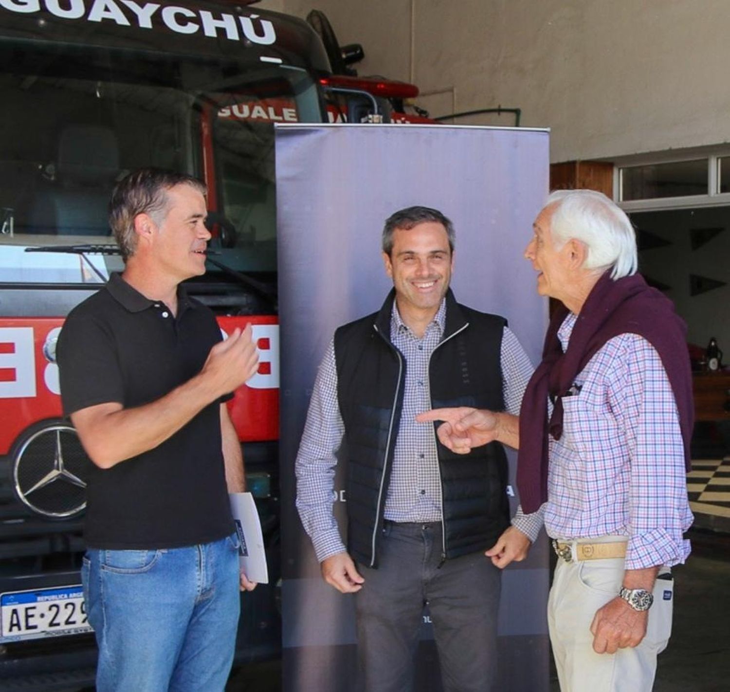 Desde Aduana donaron una Ford Ranger y una embarcación a los Bomberos de Gualeguaychú