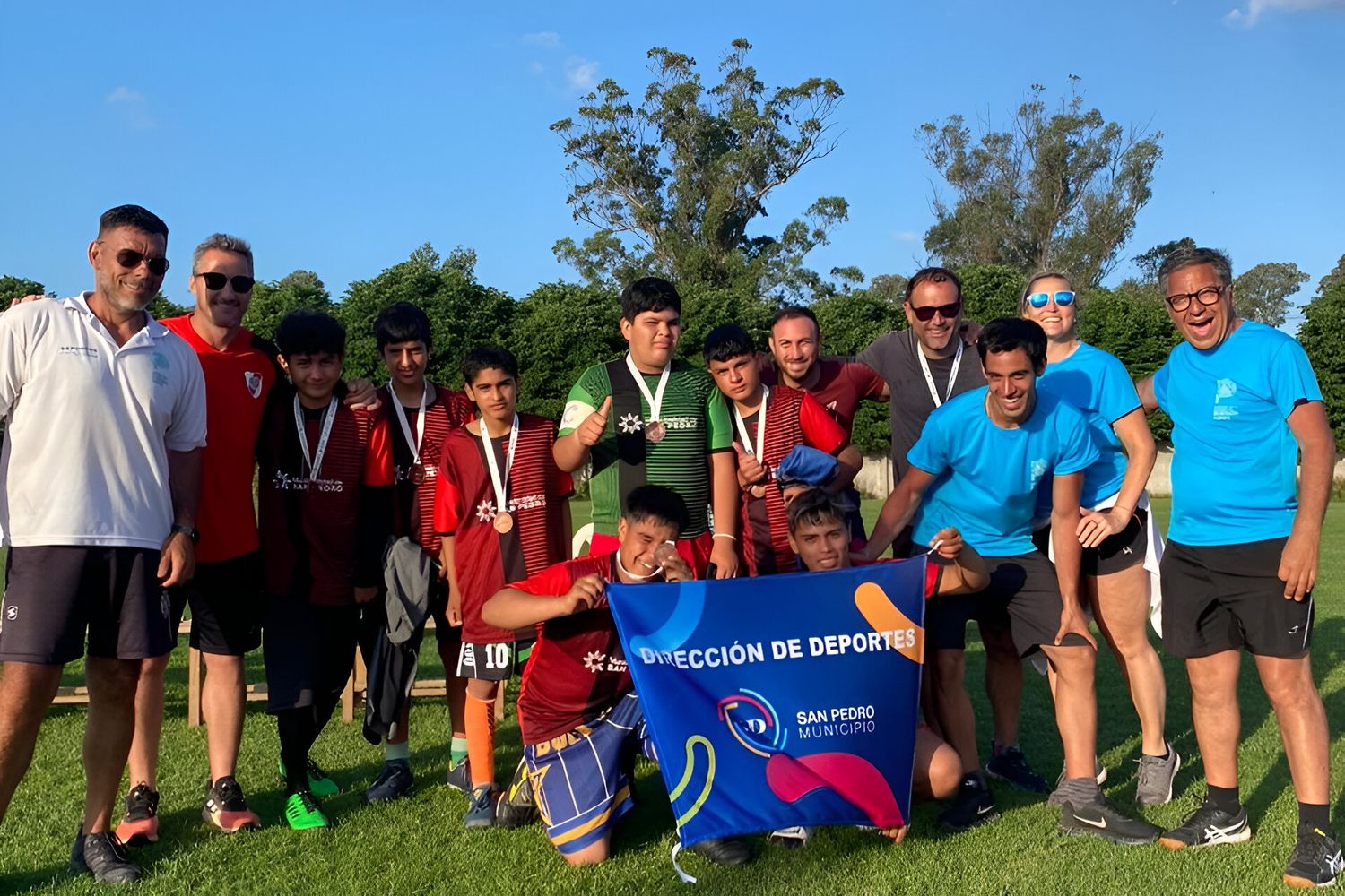 Felicitaciones al equipo de fútbol de la escuela 502