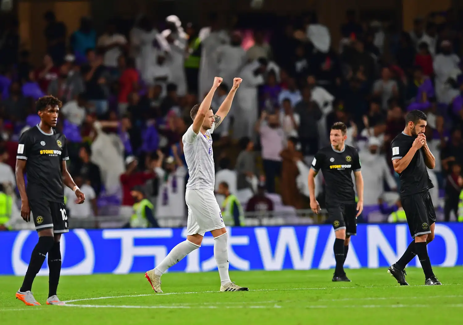 Locales y tunecinos, por un lugar en semifinales