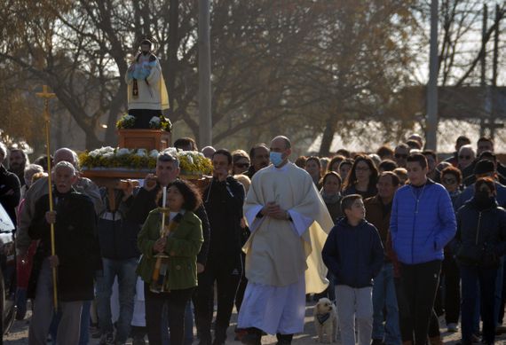 Cientos de personas se congregaron una vez más para reivindicar la figura de San Cayetano