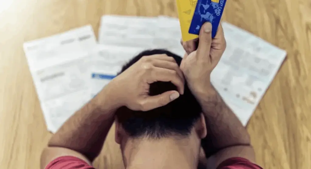 El deterioro del poder adquisitivo disparó el incumplimiento de las familias. Es la cifra más alta desde que el Banco Central mide la serie en 2010.