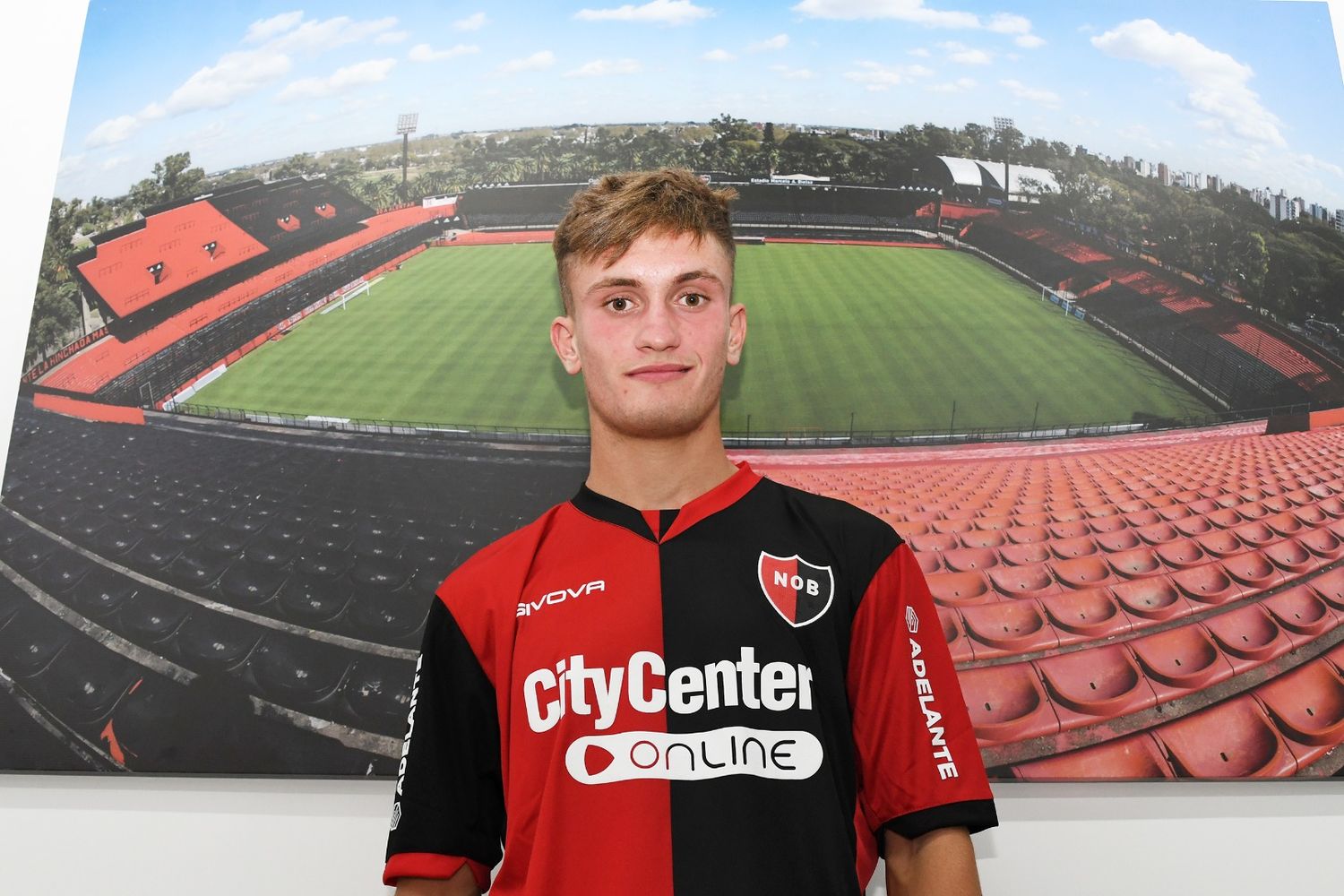 El ex jugador de Newell's Martín Luciano volcó con su auto en la ruta cuando viajaba hacia Rosario