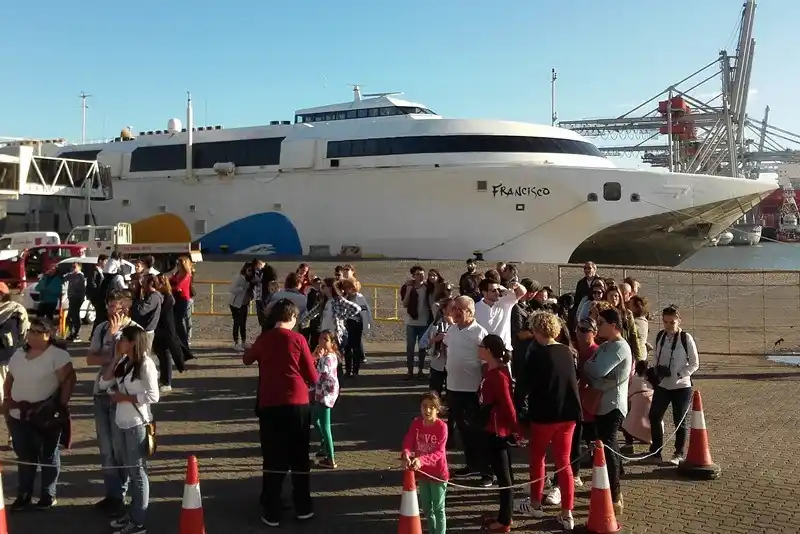 Bloque massista pide anular los descuentos a los viajes a Uruguay y habla de “golpe al turismo nacional"