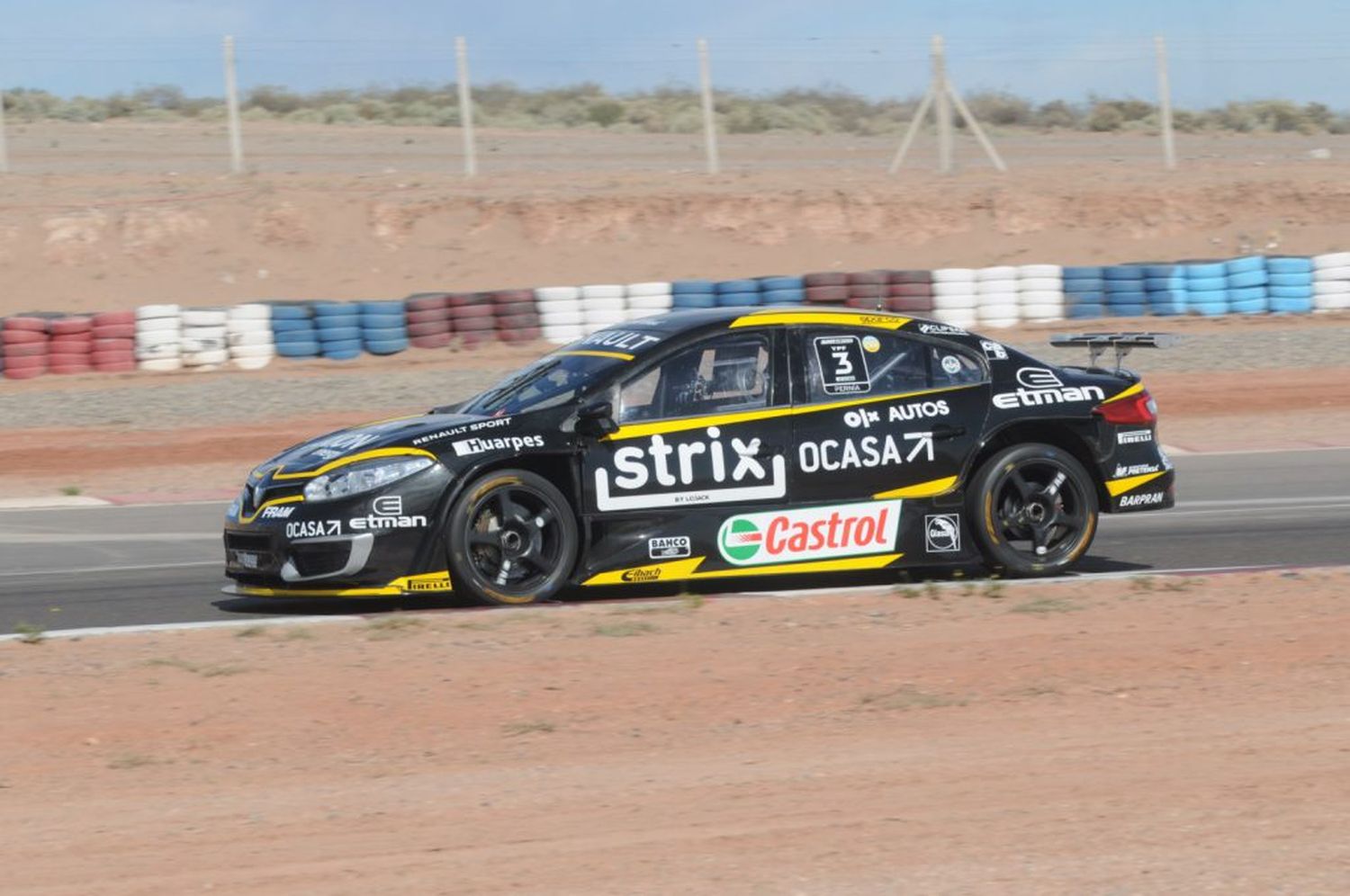 Pernía hizo la pole y se despegó en el campeonato