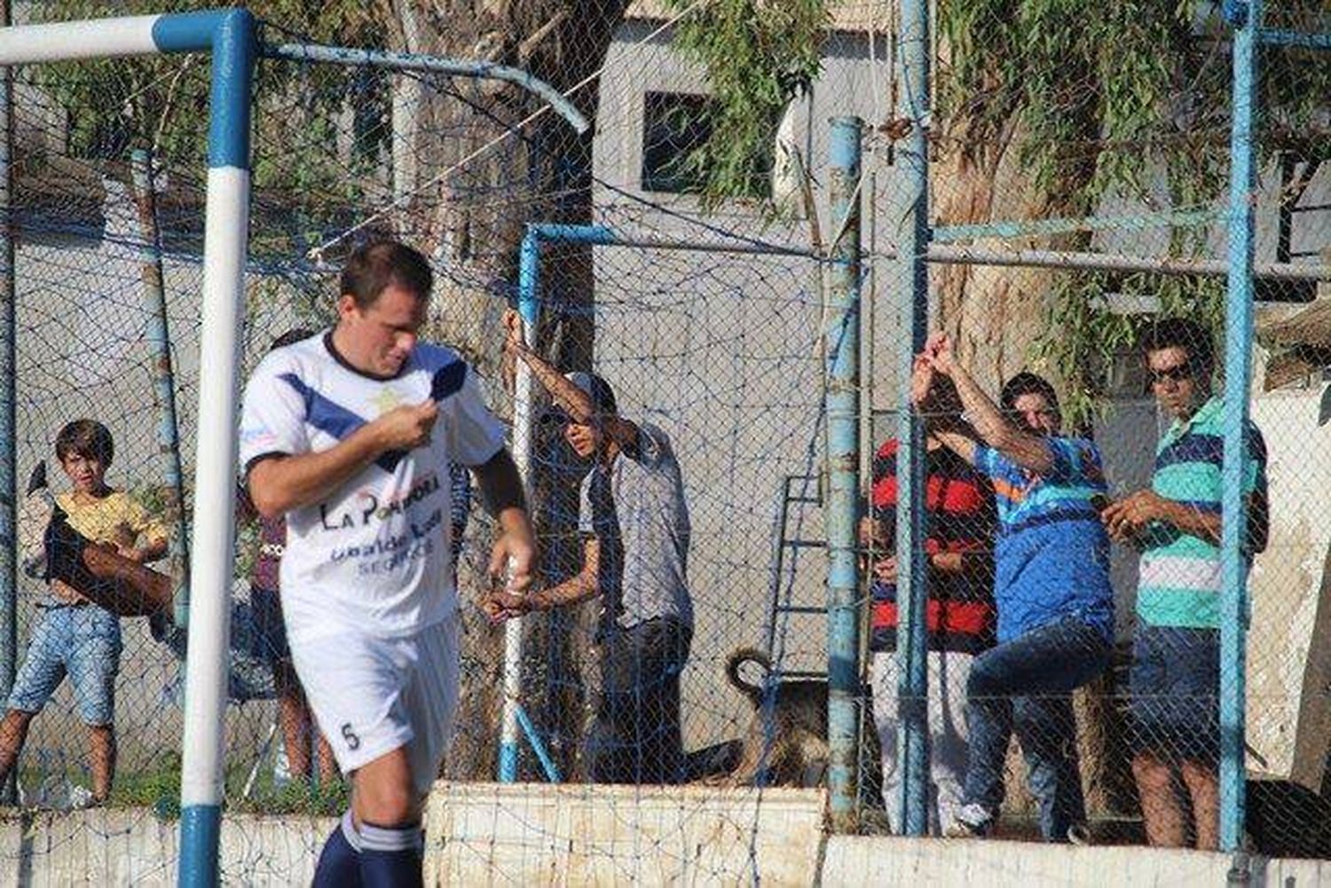 El Viale Foot Ball Club manejó las riendas del juego