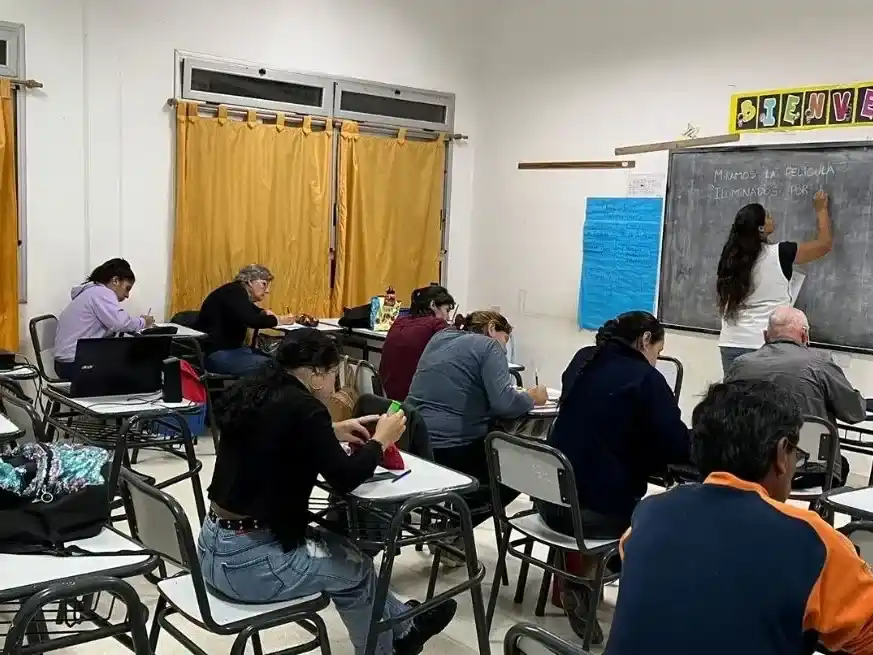 Denuncian el cierre de 58 Centros Educativos de Adultos por decisión del Consejo de Educación.