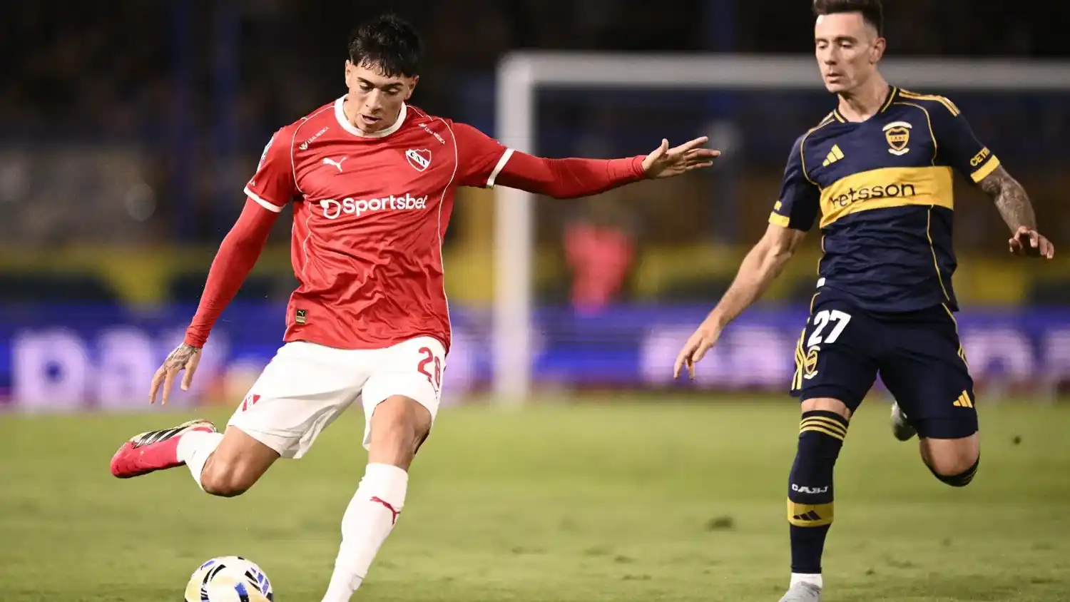 Braida, en la marca del chileno Gutiérrez, en Boca-Independiente. El cordobés sería titular en Florencio Varela.