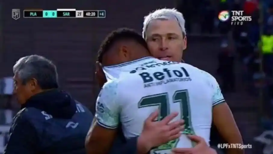 Un jugador de Sarmiento de Junín recibió insultos racistas por parte de un plateista de Platense