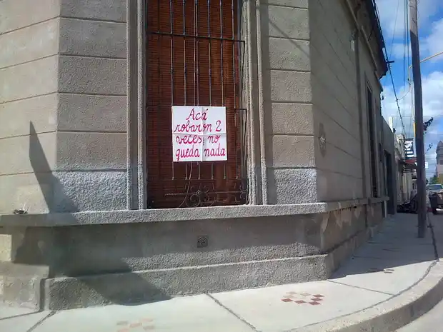 Tres hombres desvalijaron una casa a punta de pistola