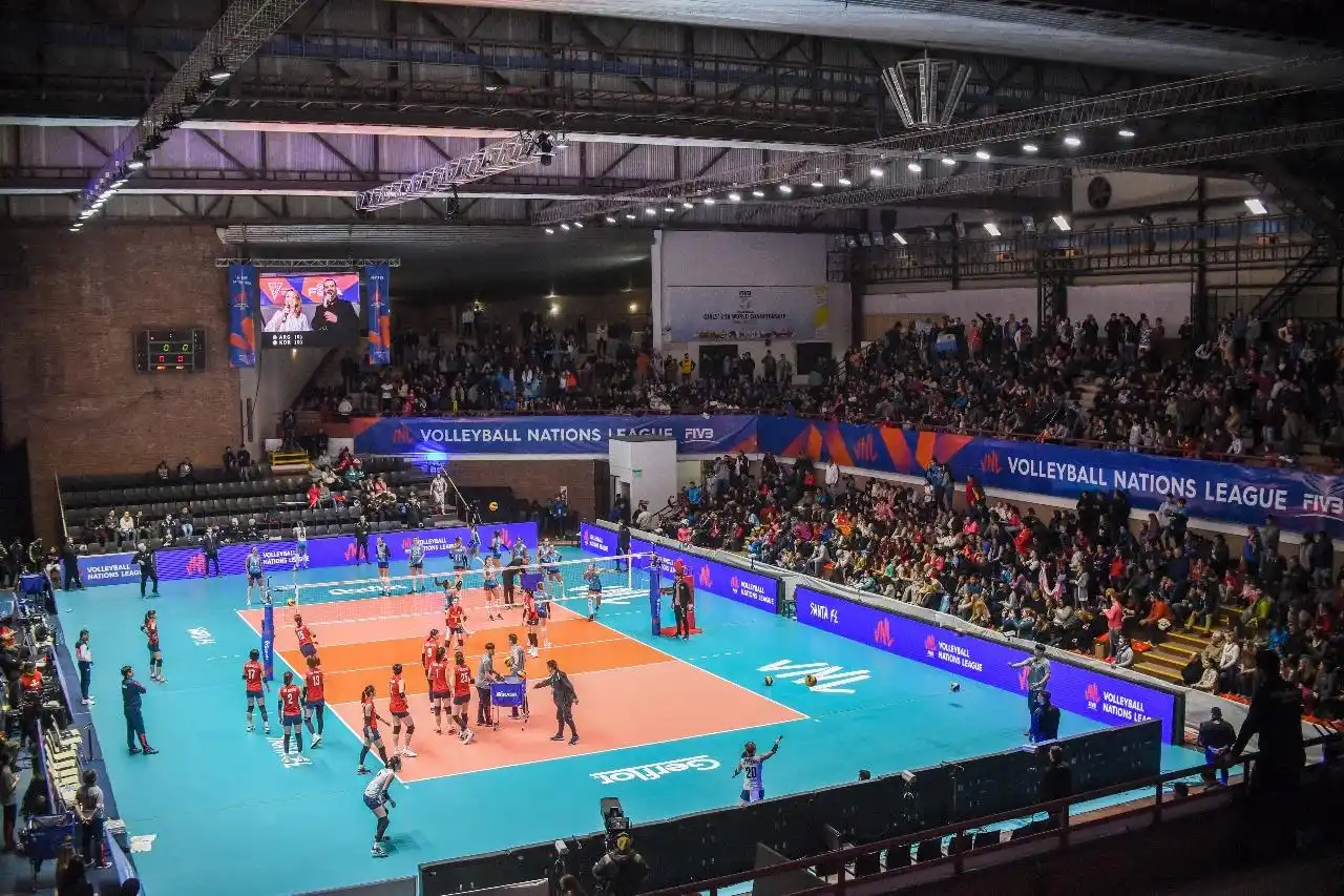 Corral: “El vóley femenino de Santa Fe tiene categoría mundial gracias al esfuerzo de nuestros clubes”