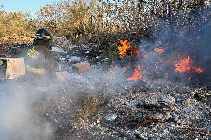 incendio bomberos rafaela zapadores quema basura cubiertas - 3