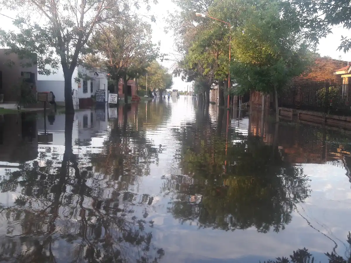 Ramona intenta recuperarse de la inundación  que dejó un centenar de familias evacuadas  