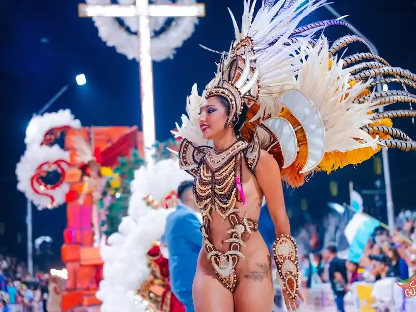 Sí - Sí abre el desfile de la sexta jornada de corso.