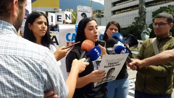Familiares de presos políticos protestaron frente a la sede de la ONU en Caracas (VIDEOS)