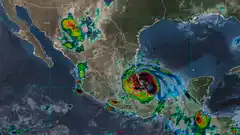 Grace se convierte en huracán categoría 2 y descarga su furia en México