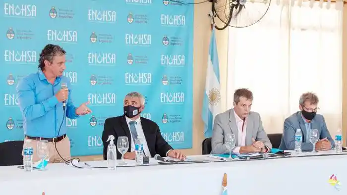 Federación en la firma de  convenios con ENOHSA por  inversión para obra de  73 millones de pesos