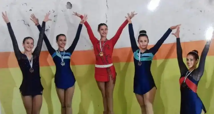 Cuatro chicas de Pescadores en el Apertura de la UEP