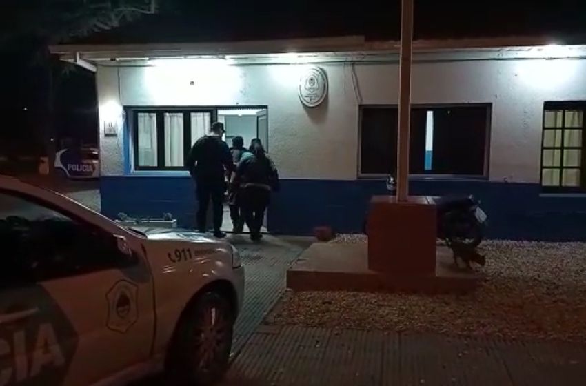 Subió al techo, lo rompió e intentó robar un local gastronómico en Constitución