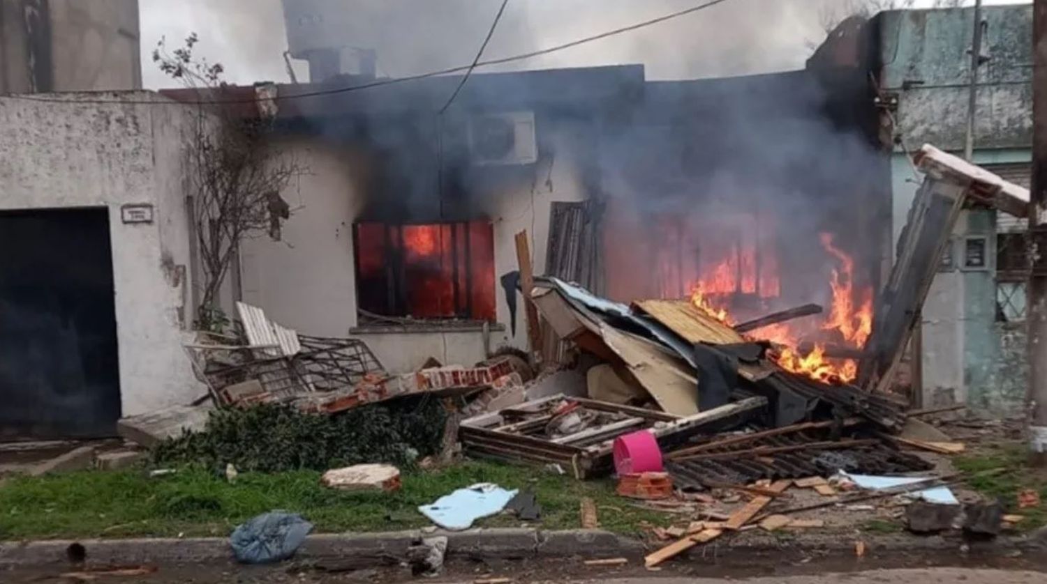 Un presunto violador se suicidó al hacer explotar con gas la casa de su ex pareja