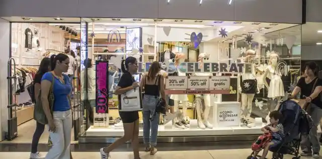 Los comercios adelantan liquidaciones para atenuar la crisis del consumo