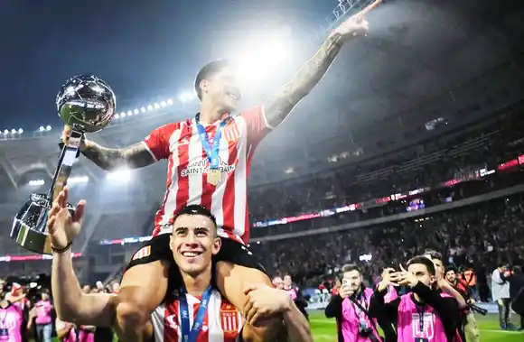 Estudiantes derrotó a Vélez en los penales y es el campeón de la Copa Liga Profesional 2024