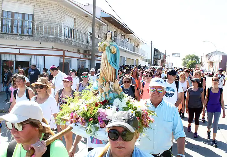 Feriado por el Día de la Virgen y acto navideño
