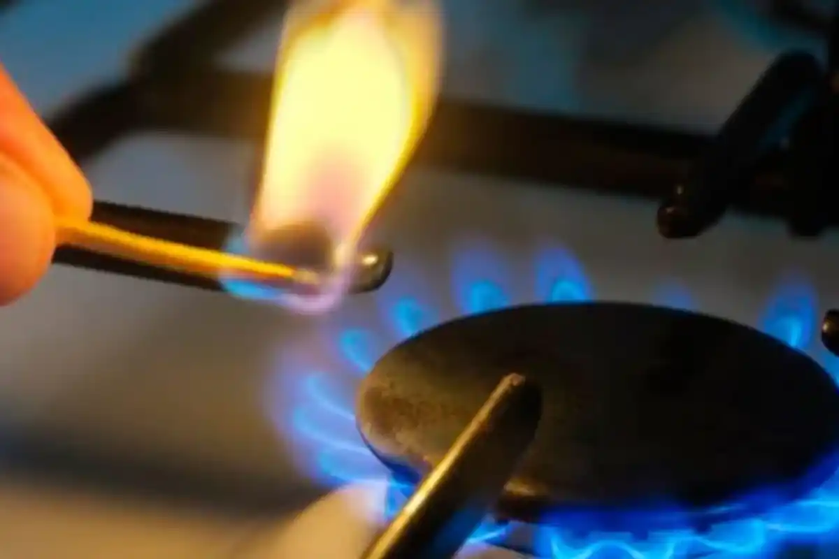 Los hogares no recibirán aumentos en las facturas de los servicios públicos de gas y luz hasta el mes de noviembre.