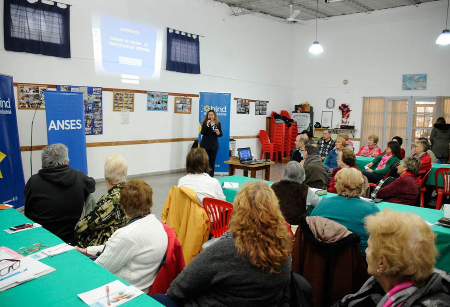 Anses y el Banco Industrial dictaron un taller de inclusión digital para adultos mayores