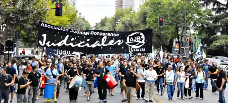 Un fallo judicial ordena ajustar salarios judiciales por inflación en Provincia hasta acordar la paritaria