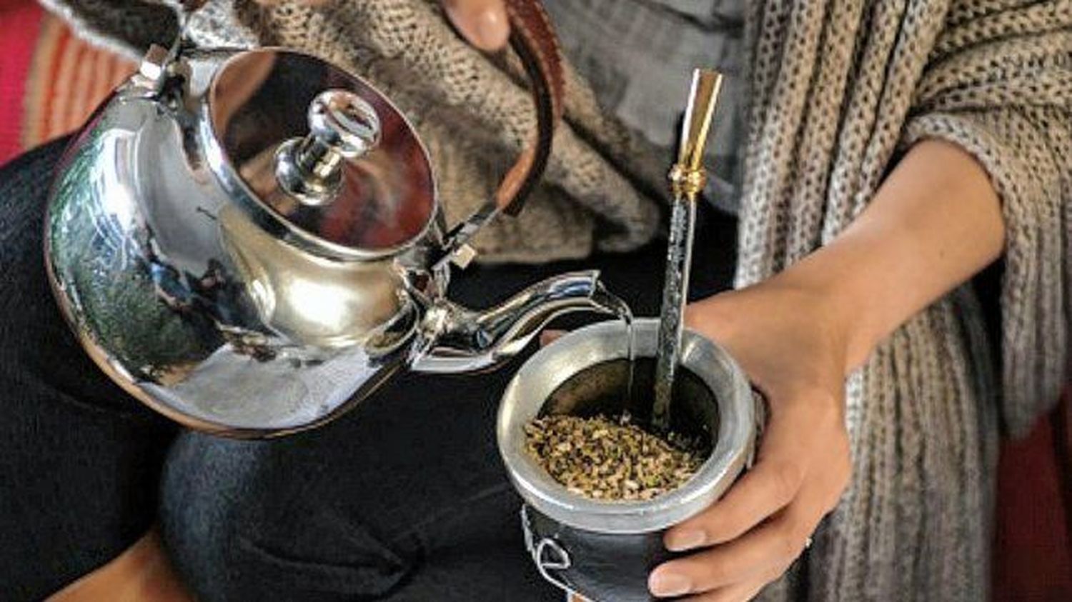 Tomar mate, un lujo: la yerba aumentó, y ronda los 500 pesos