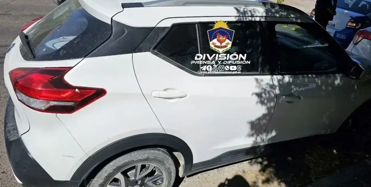 El vehículo donde el niño estuvo encerrado. Foto: Gentileza Policía de Neuquén.