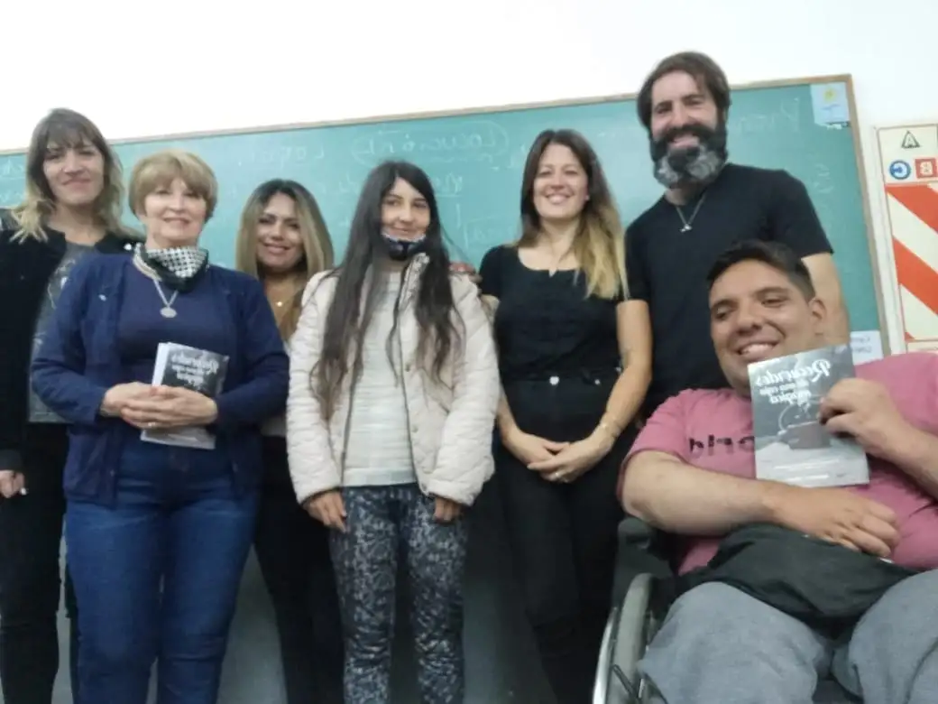 Alumnos de La Barrial se acercan a la historia de la radio