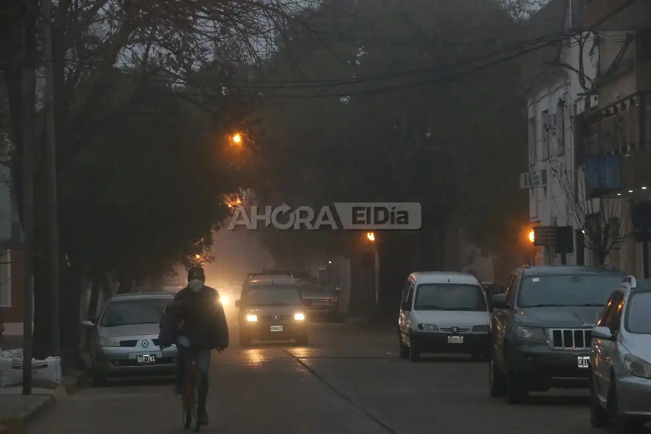 Martes gris: Continúa el alerta violeta por densa niebla en Entre Ríos