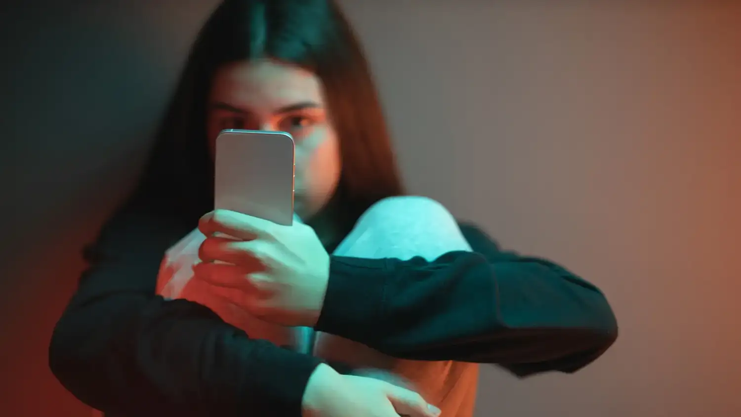 Especialistas en ciberseguridad remarcaron la necesidad de acompañar y educar a los menores en el uso de las tecnologías.
