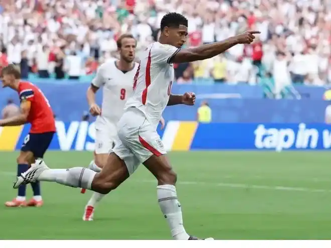 Bellingham, autor de dos goles, la figura del pase de Inglaterra a semifinales.