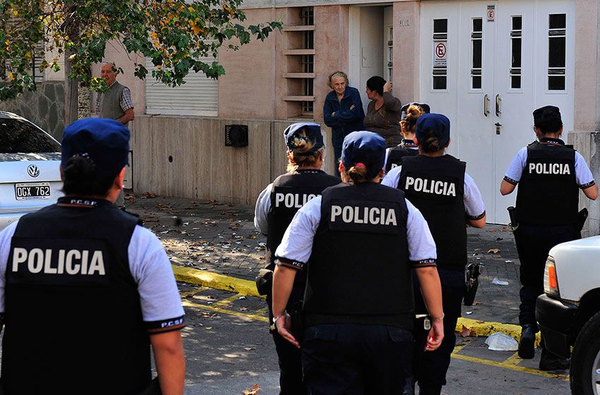 Policías le salvaron la vida a una nena