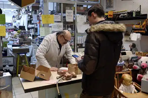 Último adiós del «hospital del juguete» de Madrid (+ Fotos)