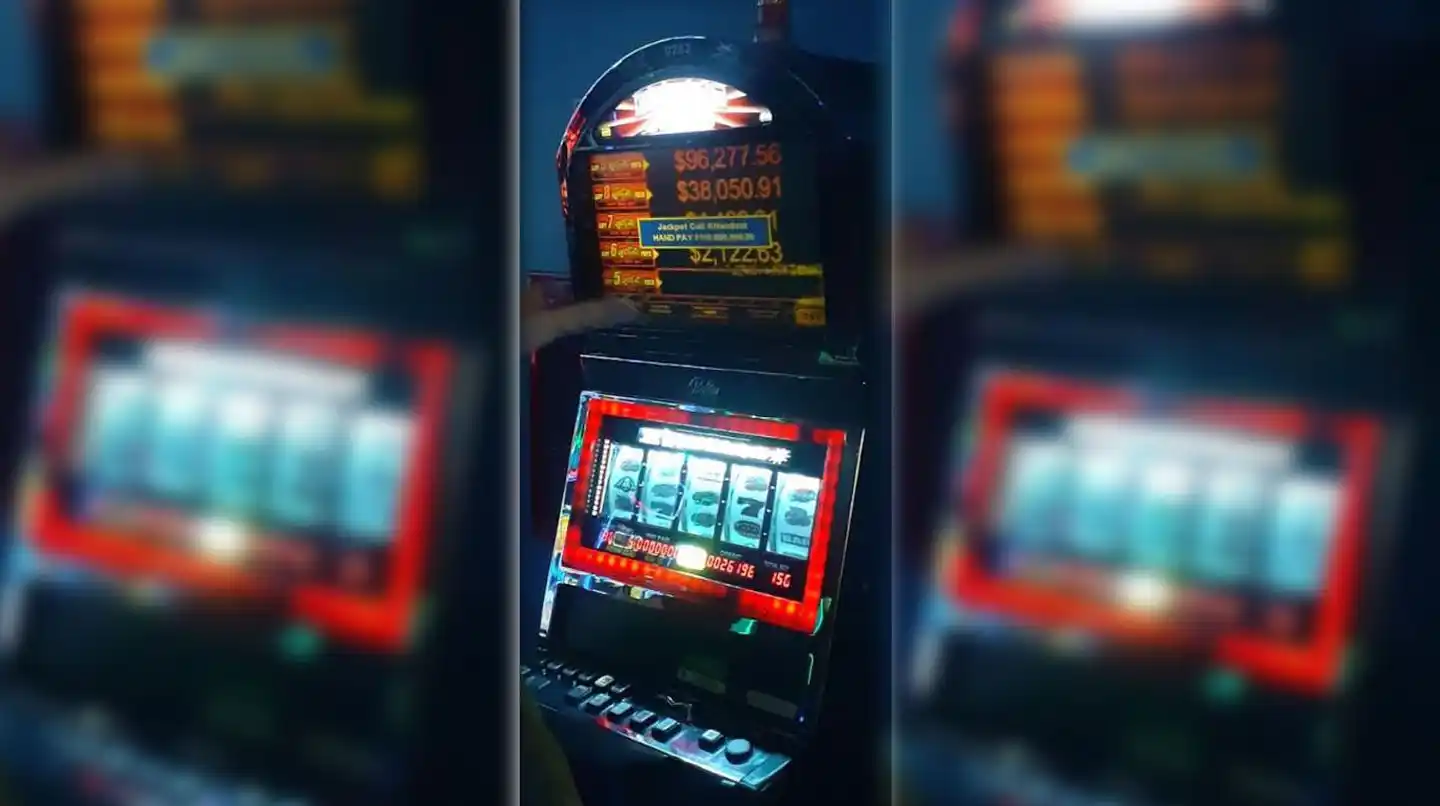 Un hombre apostó $6000 en el casino y ganó $100 millones, pero no le quieren pagar el premio