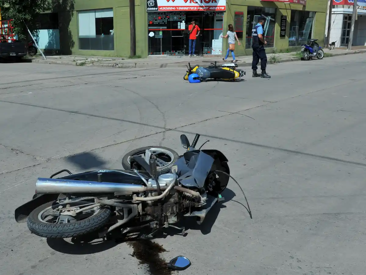 Dos heridos en un choque entre motos en barrio San Martín
