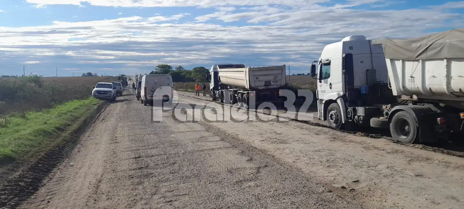 Trabajos de bacheo en el tramo intransitable de la R32