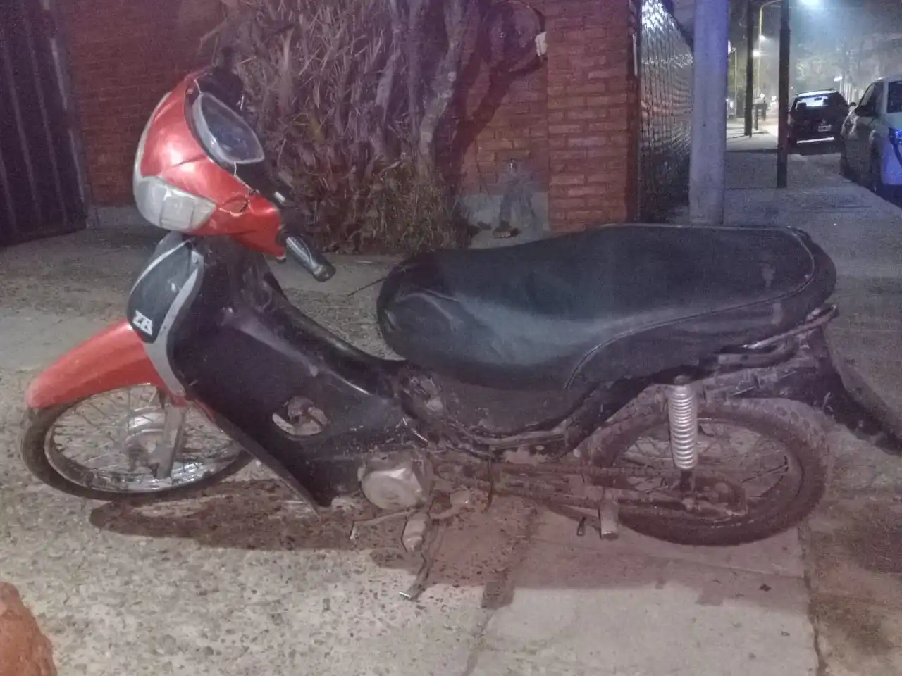 Se presentó ante la policía y devolvió una moto y una campera robada