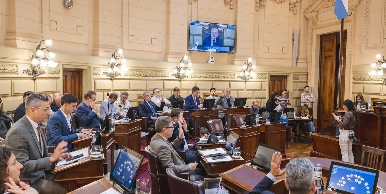 El mensaje del Ejecutivo pide la emergencia hídrica en todo el territorio provincial hasta el 30 de abril de 2027, con posibilidad de prórroga por otros seis meses ante determinadas circunstancias. Foto: Senado de Santa Fe
