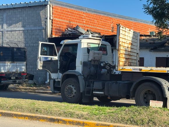 Grave accidente en 11 de Septiembre y Simonino: dos mujeres hospitalizadas tras ser arrolladas por un camión