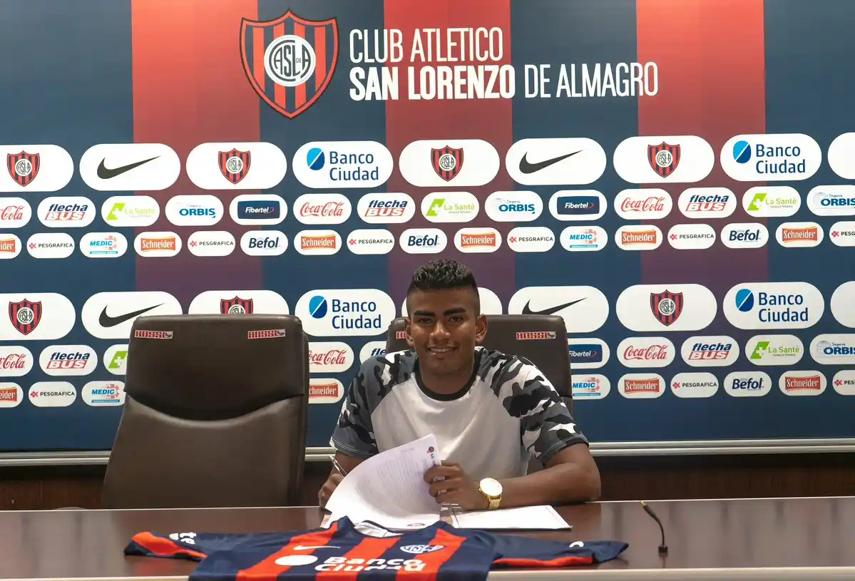  Torres y Loaiza firmaron contrato con San Lorenzo 