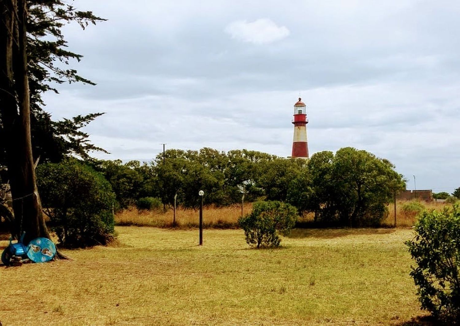 Quieren instalar un bar en el predio del Faro de la Memoria