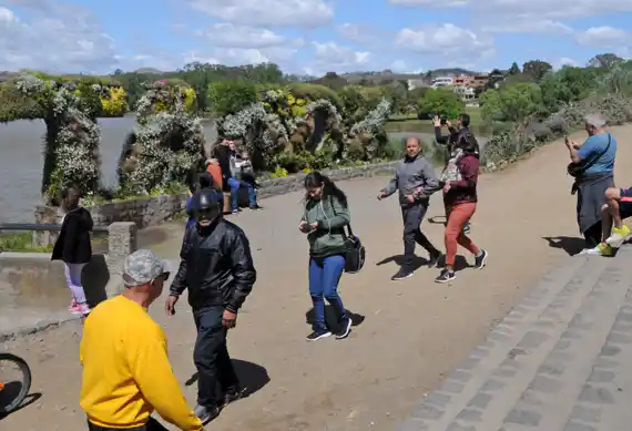 "Hoy por hoy no sabemos cuánta gente hay en la ciudad alojada", alertaron hoteleros y cabañeros